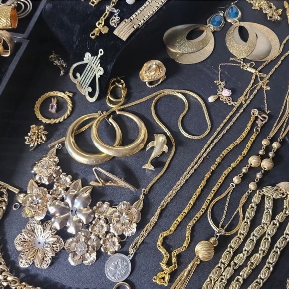 1.5 Lb Vintage 2 Modern Jewelry Lot~ GRAB BAG - Picture 5 of 7